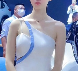 玉林大学女生模特特殊兼职(大学生兼职模特怎么联络)