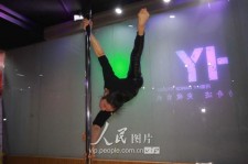 玉林钢管舞女神(女星钢管舞)
