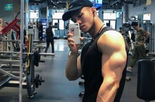 玉林肌肉男模(肌肉男模拟器)