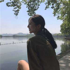 玉林私人伴游网带你看到天际，白色盐湖无际，蓝色天空无边