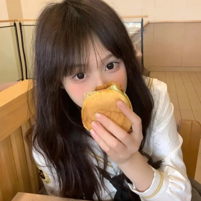 玉林伴游女生李心怡的资料
