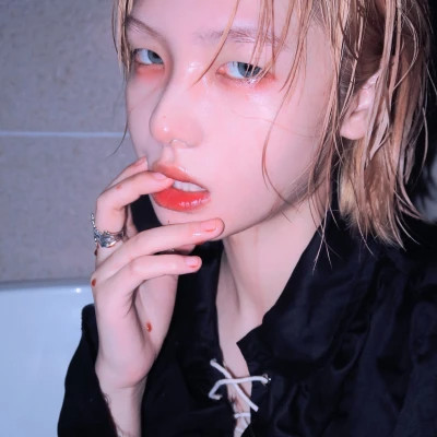 玉林伴游女生樱花漫舞的资料