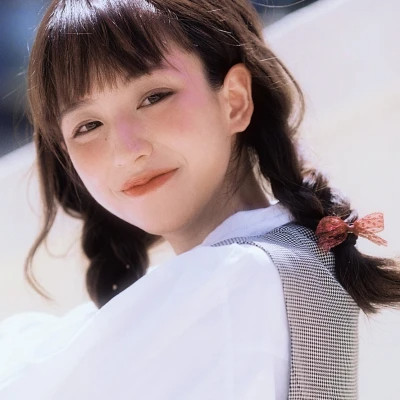 玉林伴游女生郑晓晴的资料