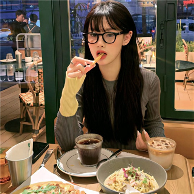 玉林伴游女生娄婷的资料