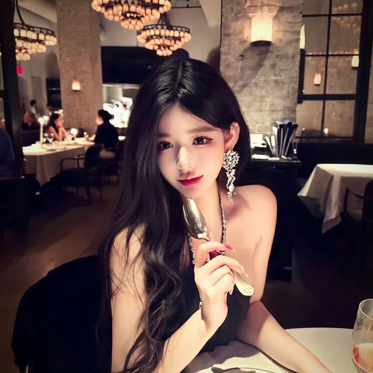 玉林伴游女生蓝盈盈的资料