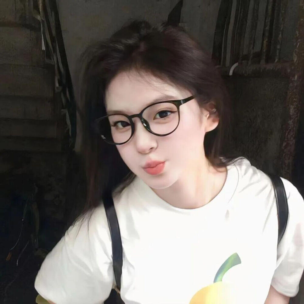 玉林伴游女生桃桃的资料