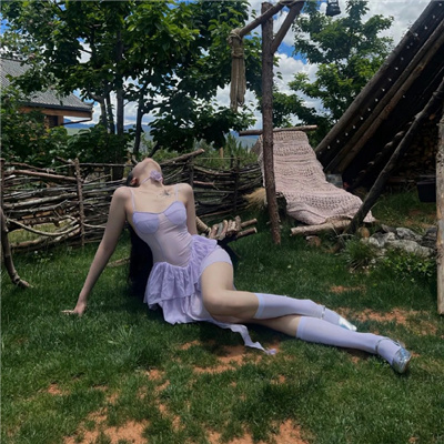 玉林伴游女生计玲珑