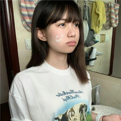 玉林伴游女生邝易云